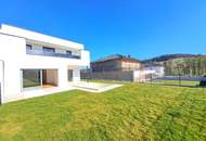 Exklusive Doppelhaushälfte mit Pool, Garten u. Garage