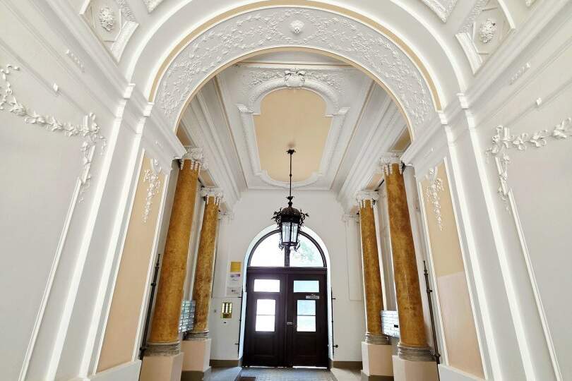 Altbauflair in 1090 Wien mit viel Platz! 5 Zimmer + Stuck + Flügeltüren + Traumhaftes Altbauhaus + Hohe Räume + Tolle Lage beim Liechtensteinpark + Beste Infrastruktur!, Wohnung-miete, 2.701,25,€, 1090 Wien 9., Alsergrund