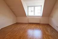 NASCHMARKT-NÄHE, 62 m2 Dachgeschoß, 2 Zimmer, Küche, Wannenbad, Parketten, U4-Nähe, Kettenbrückengasse