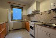 Direkt bei Schönbrunn! Kleine DG-Wohnung mit Terrasse und Gratisparkplatz!