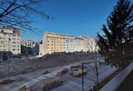 Stilvolle Altbauwohnung mit Balkon in zentraler Lage
