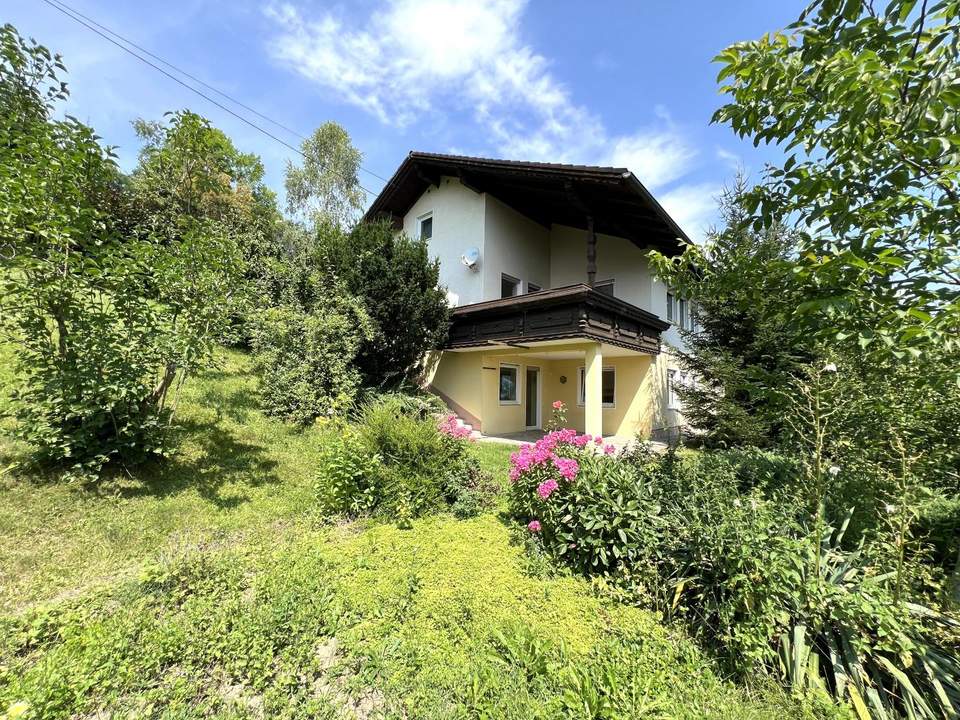 Vielseitiges Haus mit großzügigem Platzangebot, zwei Terrassen und schönem Garten