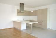 FÜR SINGLES ODER PAARE MIT FIXEM EINKOMMEN - GROSSZÜGIGE WOHNUNG MIT TERRASSE