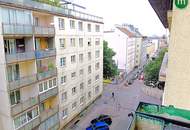 Unbefristete Miete: 2-Zimmer-Altbau mit kleinem Balkon