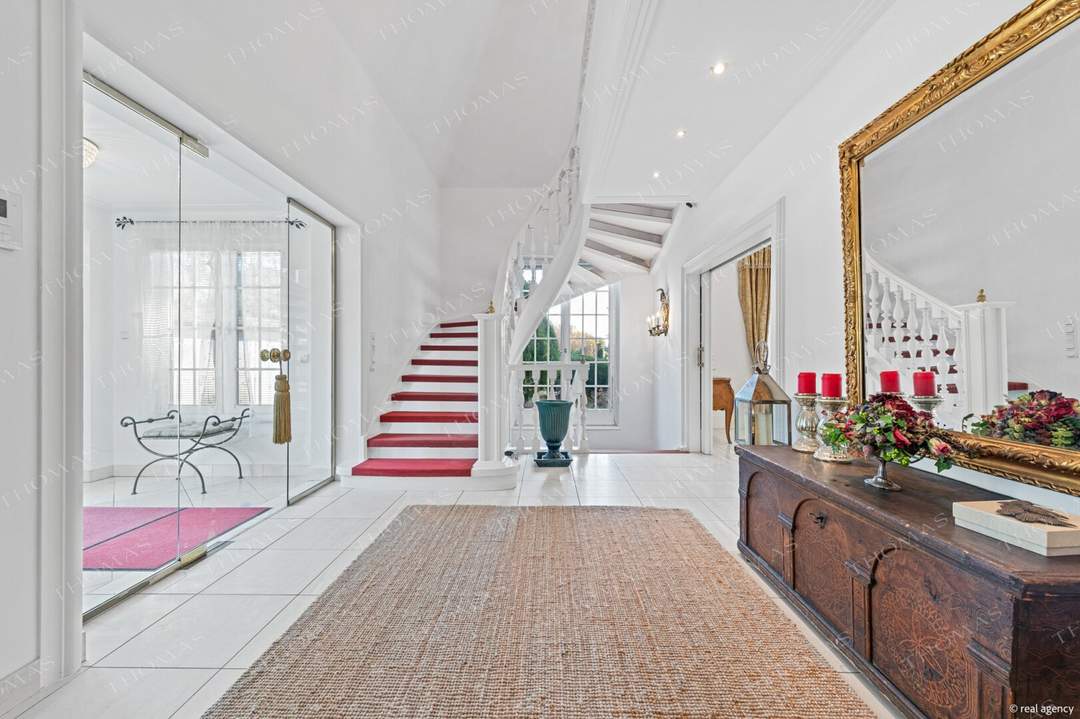 Elegante Einfamilienvilla mit Wellnessbereich &amp; Pool in bester Lage von Mauer