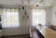 Sehr gepflegtes Einfamilienhaus in Ruhelage - voll unterkellerter Bungalow, Doppelgarage GENERALSANIERT