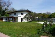 Low-energy house, very sacious with an additional office/practice or apartment of 70 m². Completely renovated in 2023. - WOHNTRAUM