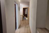 SCHÖNE, ZENTRALE DACHGESCHOSSWOHNUNG MIT SÜDBALKON