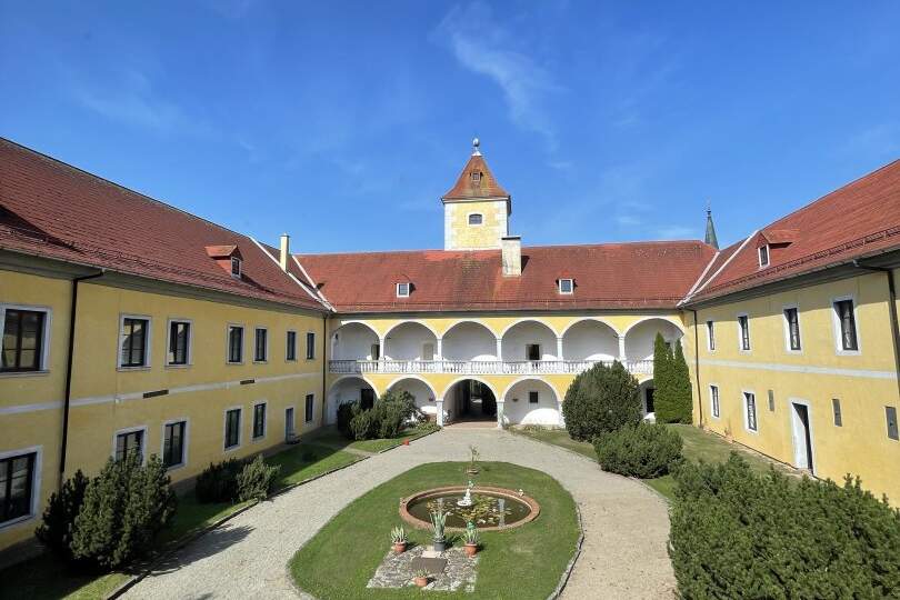 VERKAUF oder VERMIETUNG Schloss in idyllischer Lage, Haus-miete, 5,00,€, 3751 Horn