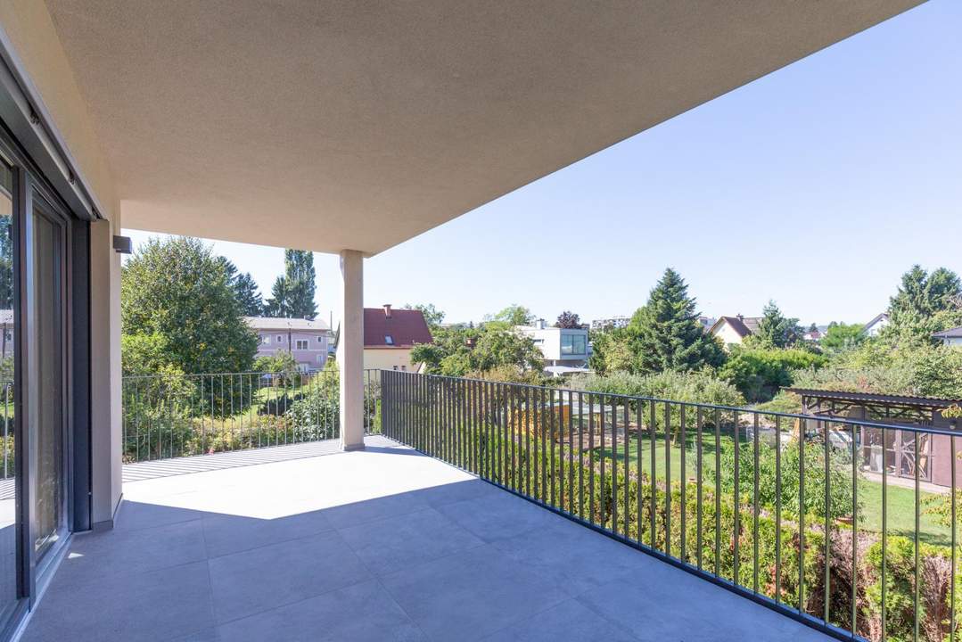 Modernes Wohnen in Graz: Neubau mit großem Balkon