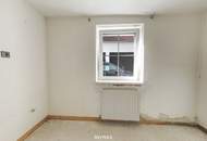 Sanierungsbedürftiges Wohnhaus mit Nebengebäuden