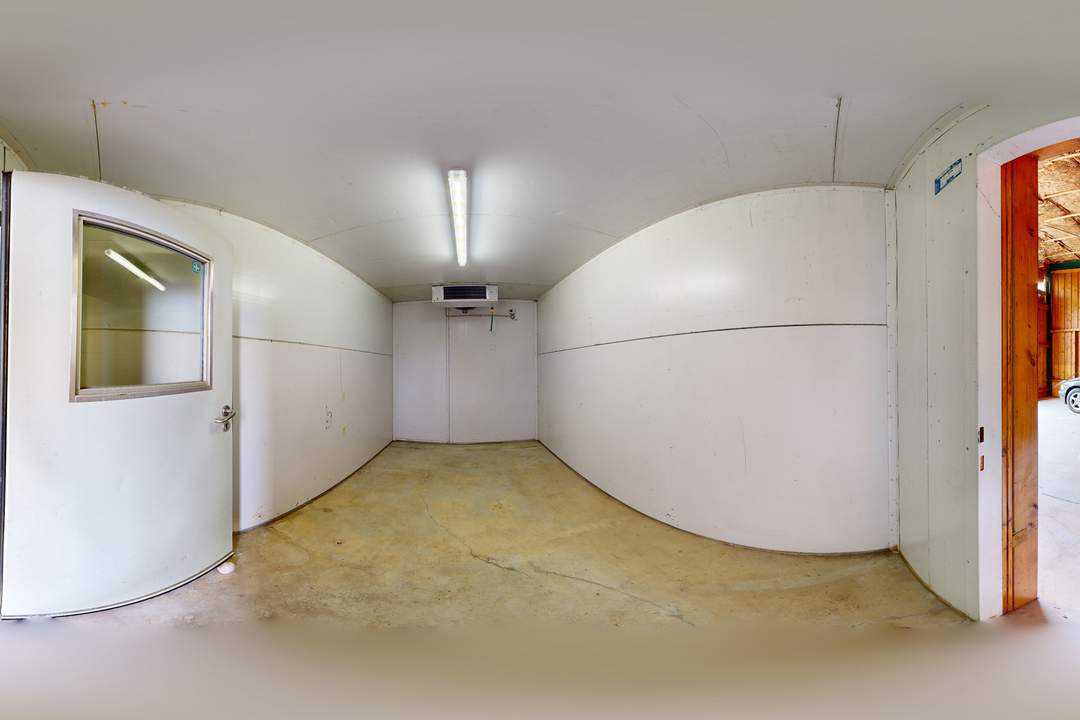 Lager mit großem Einfahrtstor