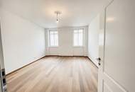 Modern gestaltete Altbauwohnung mit großzügigem Wohnbereich und südseitigen Außenflächen