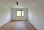 Achtung Sportbegeisterte! 4. OG OHNE LIFT - Sanierungsbedürftige 2 Zimmer Wohnung in S-Bahn-Nähe