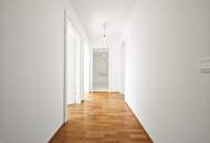 Erstbezug nach Errichtung | 3-Zimmer Dachgeschosswohnung mit Balkon in ruhigen Innenhof | PKW-Abstellplatz | fertiggestellt &amp; bezugsbereit