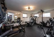 Unterkellerter Bungalow mit traumhaftem Garten u. Doppelgarage in zentraler Lage!