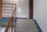 Ruhige Lage mit Gartennutzung! Renovierungsbedürftige Dachgeschoßwohnung