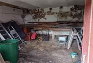 Vielseitiges Wohnhaus mit großzügigem Hof und Nebengebäuden