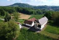 Herrliche Alleinlage: Großzügiges Einfamilienhaus (155m²) mit ehemaligem Wirtschaftsgebäude inmitten der Weinberge mit Blick auf Schloss Kapfenstein!