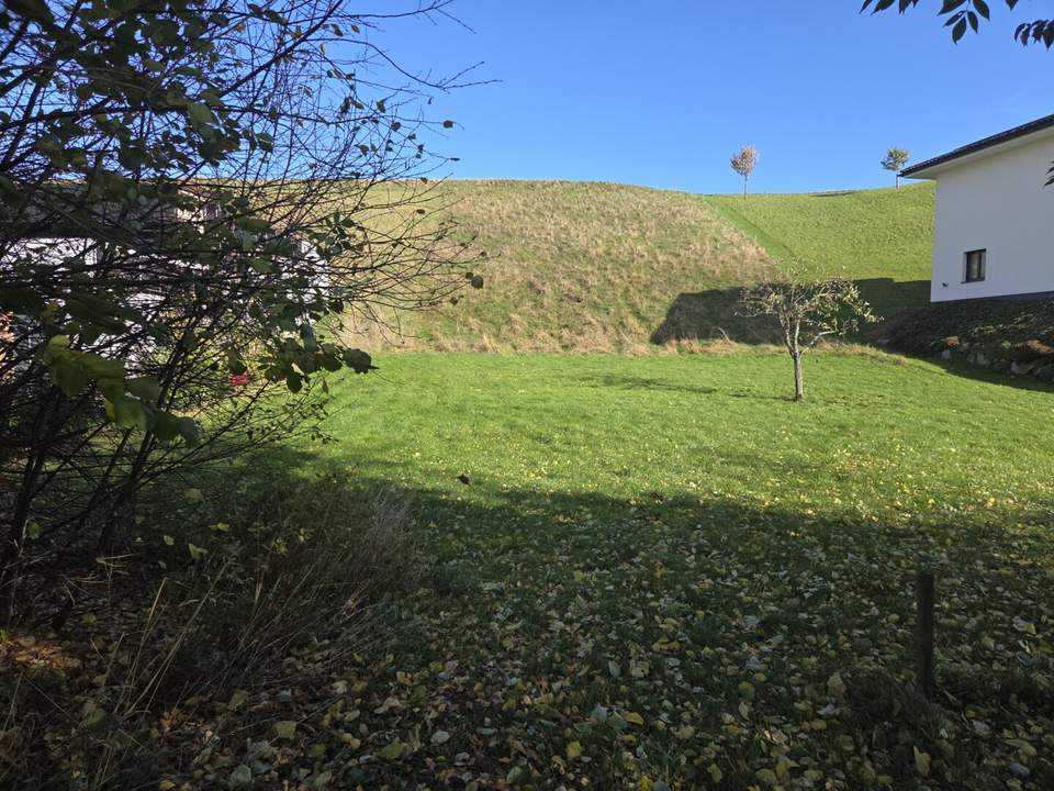 Sonniges Baugrundstück in attraktiver Lage