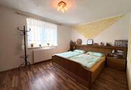 Großzügiges Ein- oder Zweifamilienhaus mit mehreren Nebengebäuden in zentraler Lage