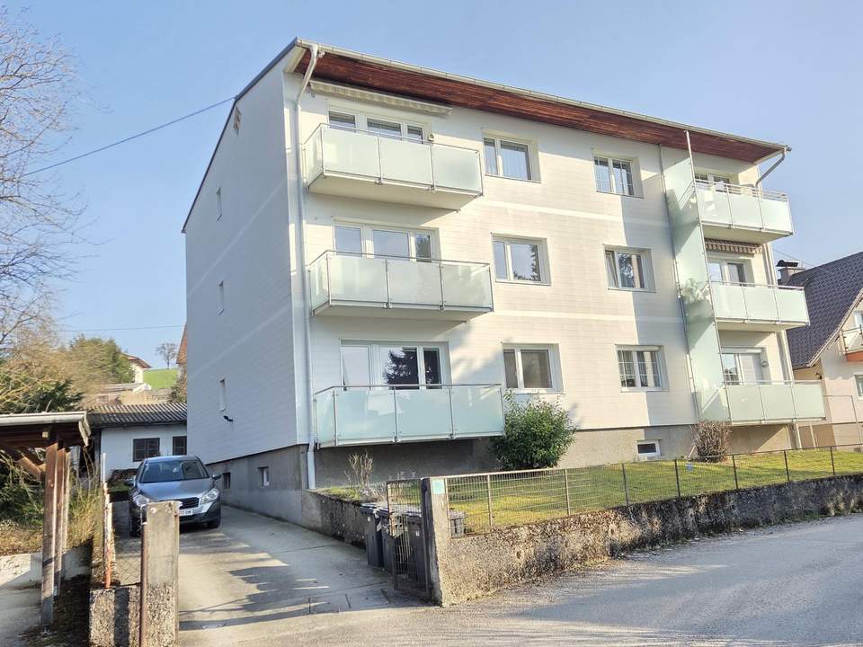 Renovierte-3-Raum-Eigentumswohnung mit Balkon und 203 m² Eigengarten
