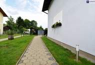 Einladendes Zweifamilienhaus in Kalsdorf bei Graz! Separate Einheiten und TOP Ausstattung, ein echtes Highlight! Finanzierung ohne Eigenkapital möglich und leistbare Rückzahlung mit flexibler Laufzeit. Jetzt Ihr Traumhaus entdecken!