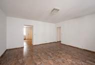 ++AIRBNB++ Unlock the Potential – 3-Room Period Apartment to Make Your Own
