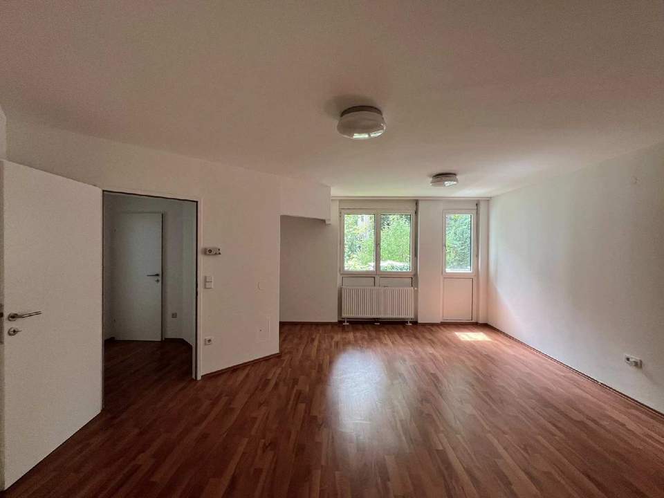 Lichtdurchflutete Garçonnière mit Garten in ruhiger Lage