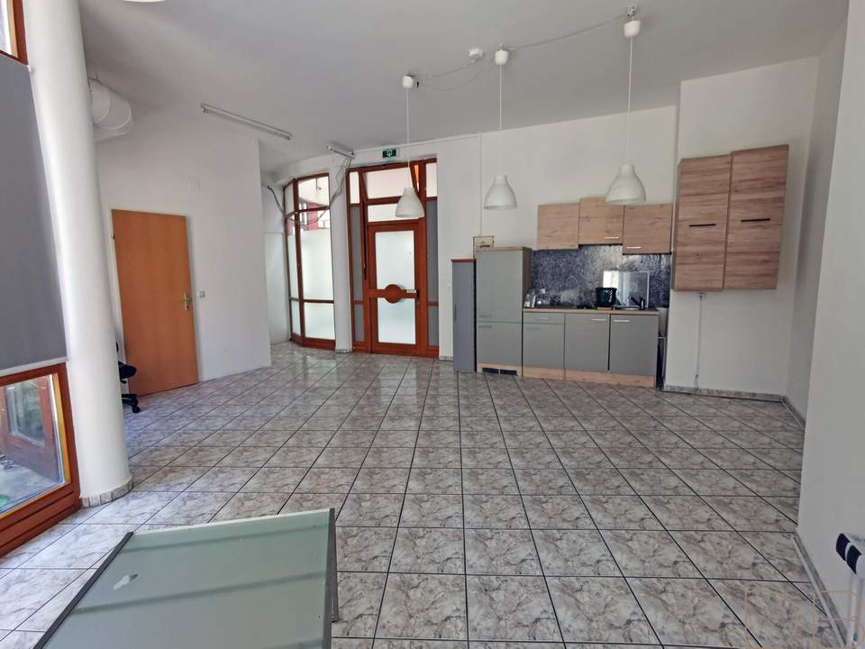 DB IMMOBILIEN | Außergewöhnliches, barrierefreies 1 Zimmer Lokal mit Innenhof Fläche zu mieten!