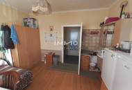 Geräumiges Mehrfamilienhaus mit großem Garten, sowie ehemaligen kleinen Geschäftslokal neben Bahnhof