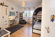 Attraktive Wohnung mit Dachterrasse & gemeinschaftlichem Privatgarten mit Pool
