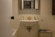 Großzügige Wohnung mit Loggia, Swimmingpool und Garagen in top Lage