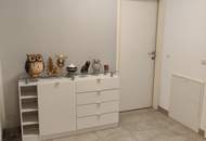 Gartenfreude trifft Wohnkomfort: seltene Gelegenheit in begehrter Lage! Gepflegte 3-Zimmer Neubauwohnung im Erdgeschoss mit freundlicher Terrasse und Eigengarten bietet alles was das Herz begehrt!