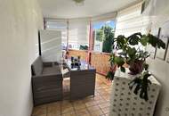 Götzis - Helle Eigentumswohnung im obersten von drei Stockwerken, 3 Zimmer, Loggia mit Glasfront zum Öffnen oder Schließen, 77 m2 + 9 m2 Loggia, Gesamt 86 m2, inkl. 1 TG und 1 Kellerabteil.