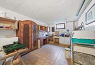 Imposante Landhausstil-Liegenschaft eingebettet in einem idyllischen Gartenparadies mit Schwimmteich und Grünbestand