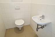 HOLBEINGASSE, UNBEFRISTET, 89 m2 Altbau mit 6 m2 Balkon, Wohnküche, 2 Zimmer, Wannenbad, Parketten, 4. Liftstock