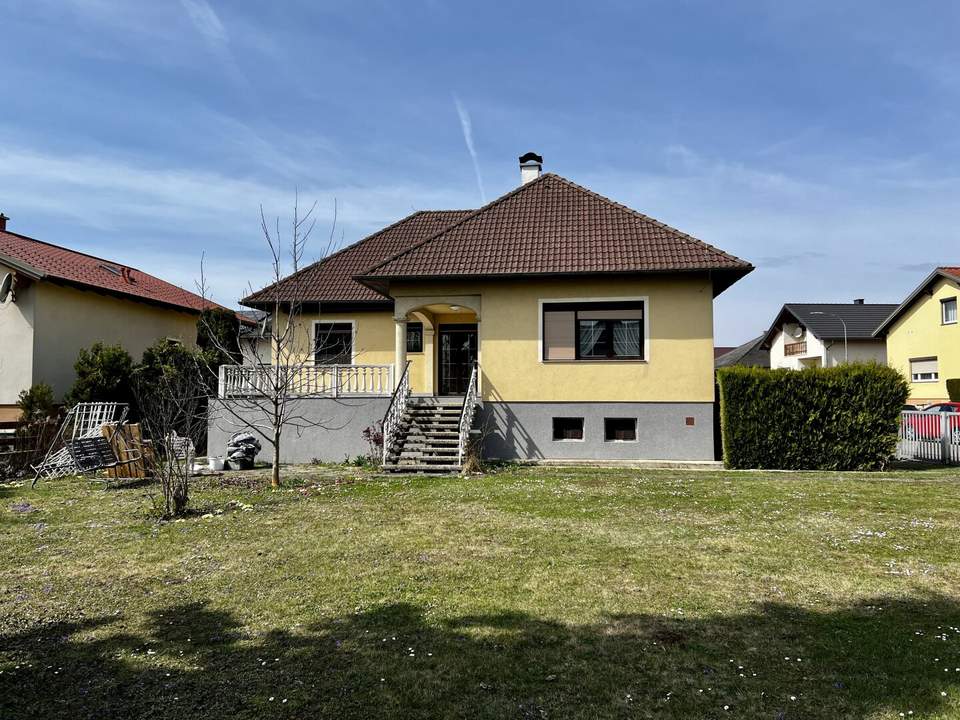 Einfamilienhaus mit großzügigem Dach-Ausbaupotenzial, großem Garten und Garage