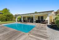 Bungalow mit Pool in ruhiger Lage