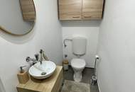 Neu sanierte 2 Zimmerwohnung mit Balkon und Parkplatz!