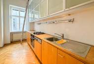 Nähe Stephansplatz: 3 Zimmer Altbaumiete mit französischem Balkon