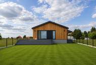SONNENUNTERGÄNGE INKLUSIVE – EXKLUSIVER DESIGN-BUNGALOW MIT 5 ZIMMERN, PHOTOVOLTAIK &amp; 750 M² GRUND!