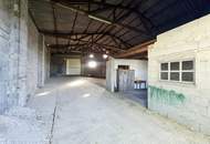 Großzügige und ruhig gelegene Liegenschaft mit Wohnhaus, umfangreichen Nebengebäuden und großem, massivem Schuppen in Unterretzbach