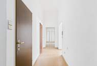 Großzügig geschnittene sanierungsbedürftige 3-Zimmer-Altbauwhg. nur 3 Minuten von der U-6 Alserstraße entfernt