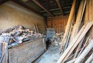 Sanierungsbedürftiger Bauernhof mit großem Grundstück