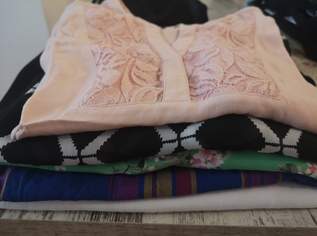 Tshirts, 25 €, Kleidung & Schmuck-Damenkleidung in 9500 Villach
