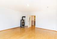 Große Dachgeschosswohnung mit Terrasse u. überdachtem PKW-Stellplatz im Zentrum – großzügig Wohnen über den Dächern