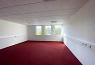 Exklusiver und freistehender Firmenstandort mit Büro, Lager und Stellplätzen zu mieten.