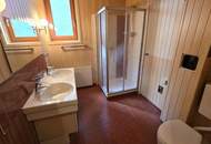 URBAN-LORITZ-PLATZ: Sanierungsbedürftige 3-Zimmer-Altbauwohnung mit Balkon