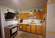 RARITÄT IN HOLLABRUNN: CHARMANTES, SANIERUNGSBEDÜRTIGES LANDHAUS MIT BAULANDRESERVE IN SEHR GUTER WOHNLAGE MIT HERRLICHEM GARTEN SAMT ALTBAUMBESTAND